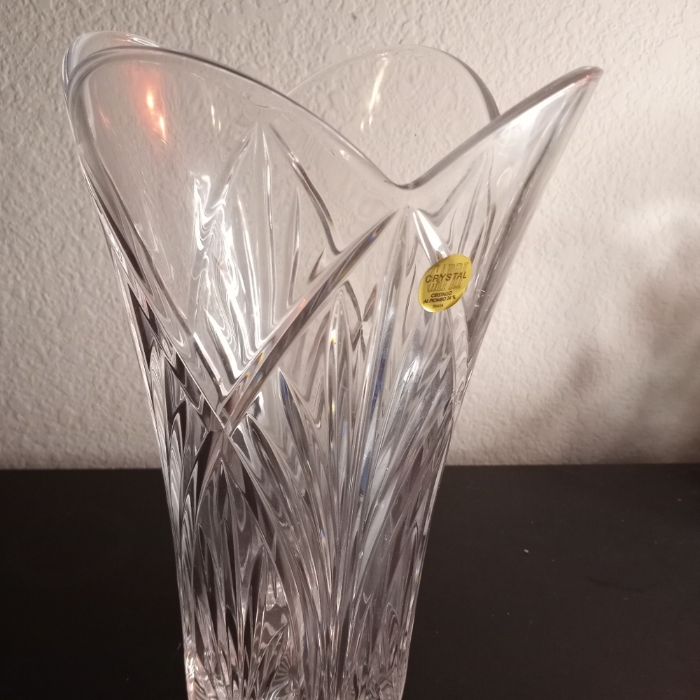 EXQUISITE Capri Crystal Italy 9" Clear Crystal Ruffled Vase. NEVER USED.